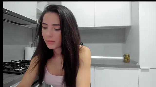 Emmapmg online show from November 17, 2025, 10:25 pm