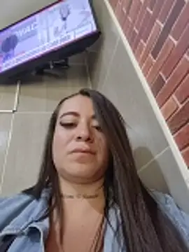 Snapshot of Alona_Evans chatting on June 5, 2026, 10:37 pm Alona Evans online show from June 5, 2026, 10:37 pm