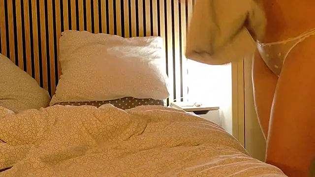  xchloe88 online show from April 12, 2026, 6:55 pm