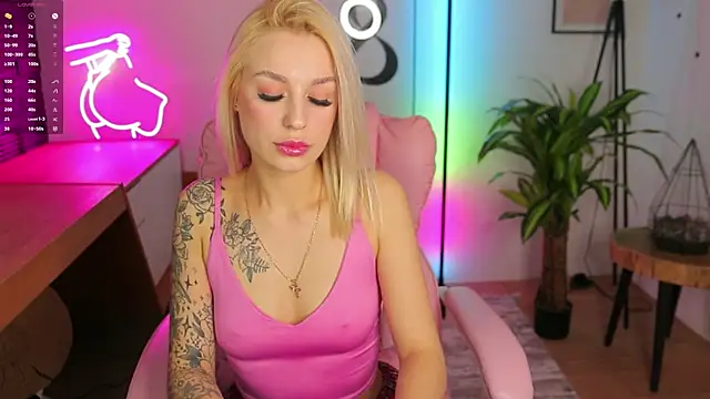 Crystal Barbie online show from March 5, 2025, 7:49 pm