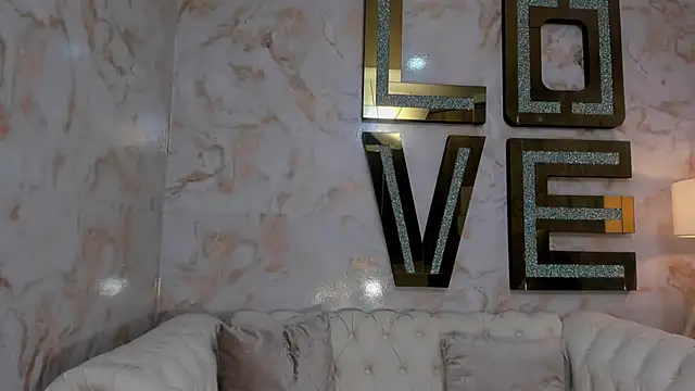 hanna slut  online show from October 18, 2025, 11:18 pm