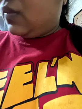 Snapshot of smile_pretty chatting on October 31, 2025, 5:31 pm smile pretty online show from October 31, 2025, 5:31 pm