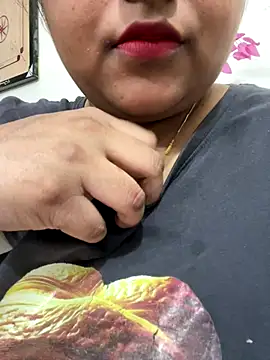 Snapshot of smile_pretty chatting on December 3, 2025, 7:24 pm smile pretty online show from December 3, 2025, 7:24 pm