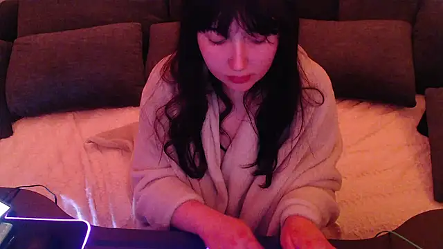 Snapshot of Lynylou chatting on December 30, 2024, 11:49 pm Lynylou online show from December 30, 2024, 11:49 pm