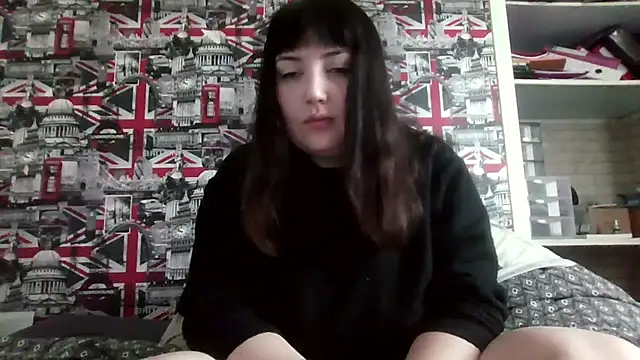 Snapshot of Lynylou chatting on October 13, 2025, 7:32 am Lynylou online show from October 13, 2025, 7:32 am