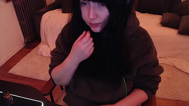 Snapshot of Lynylou chatting on December 25, 2024, 9:11 pm Lynylou online show from December 25, 2024, 9:11 pm