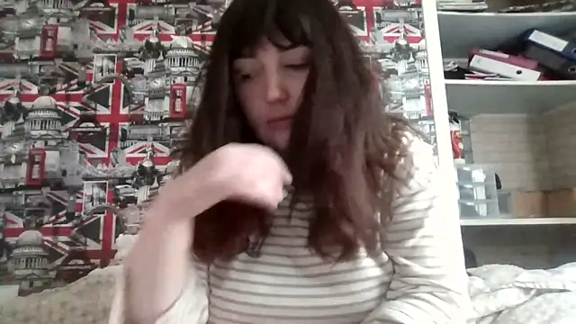 Snapshot of Lynylou chatting on November 3, 2025, 9:46 am Lynylou online show from November 3, 2025, 9:46 am