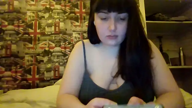 Lynylou online show from December 21, 2025, 8:31 pm