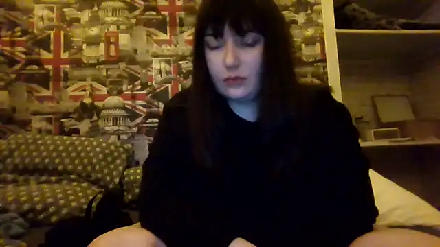 Snapshot of Lynylou chatting on November 19, 2025, 10:43 pm Lynylou online show from November 19, 2025, 10:43 pm