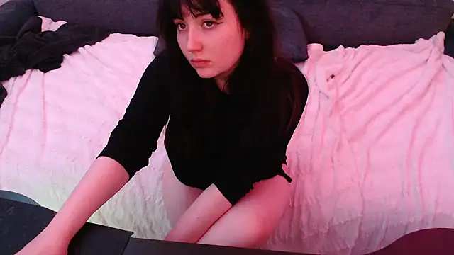 Snapshot of Lynylou chatting on December 21, 2024, 6:52 am Lynylou online show from December 21, 2024, 6:52 am