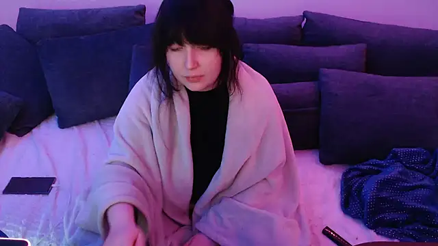 Snapshot of Lynylou chatting on January 6, 2025, 11:41 pm Lynylou online show from January 6, 2025, 11:41 pm