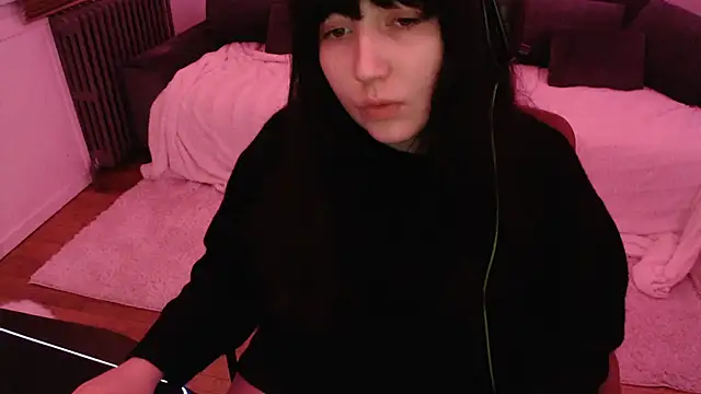 Snapshot of Lynylou chatting on December 25, 2024, 3:18 am Lynylou online show from December 25, 2024, 3:18 am