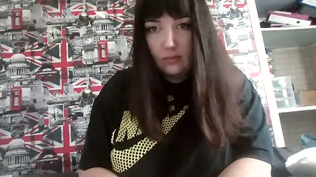 Snapshot of Lynylou chatting on November 2, 2025, 12:10 pm Lynylou online show from November 2, 2025, 12:10 pm