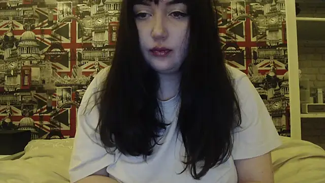 Lynylou online show from February 17, 2026, 3:15 am