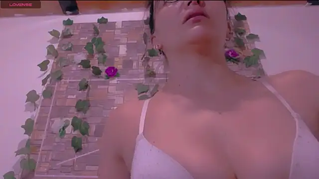 CrazyRousex online show from October 24, 2025, 3:22 pm