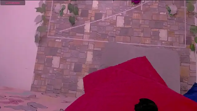 CrazyRousex online show from December 18, 2025, 1:04 pm