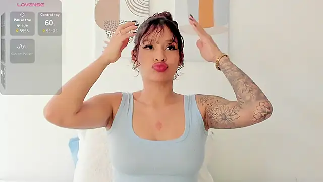 Snapshot of SeleneClark chatting on February 17, 2026, 6:16 pm SeleneClark online show from February 17, 2026, 6:16 pm