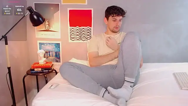 Elio555 online show from October 25, 2025, 7:58 pm