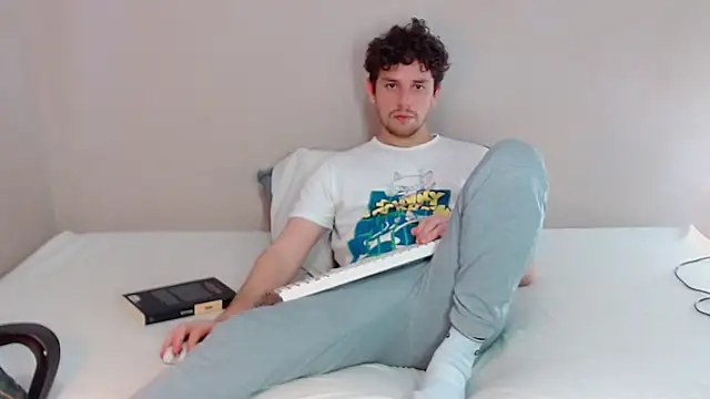 Snapshot of Elio555 chatting on January 23, 2025, 9:18 pm Elio555 online show from January 23, 2025, 9:18 pm
