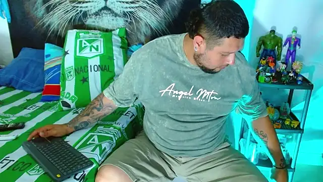 Snapshot of Michaell_Myerss_ chatting on December 16, 2025, 3:38 pm Michaell Myerss online show from December 16, 2025, 3:38 pm