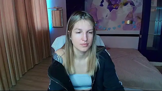 EmilyWalkeri online show from May 11, 2026, 6:15 am