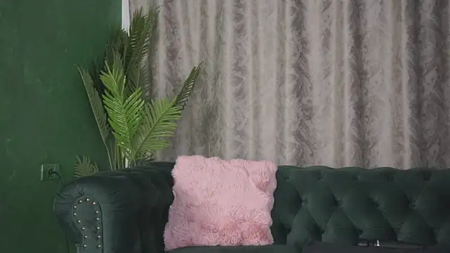 FoxieJullia online show from March 3, 2025, 5:26 am