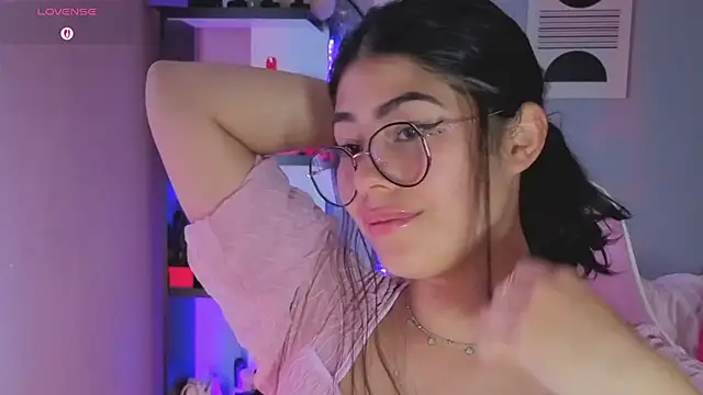 Snapshot of LoaLuxury chatting on February 26, 2026, 4:29 pm LoaLuxury online show from February 26, 2026, 4:29 pm