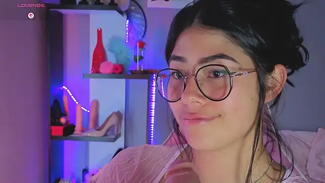 Snapshot of LoaLuxury chatting on February 27, 2026, 5:07 am LoaLuxury online show from February 27, 2026, 5:07 am