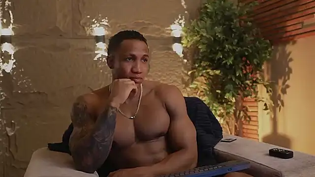 Logan Varela online show from November 18, 2025, 9:07 pm