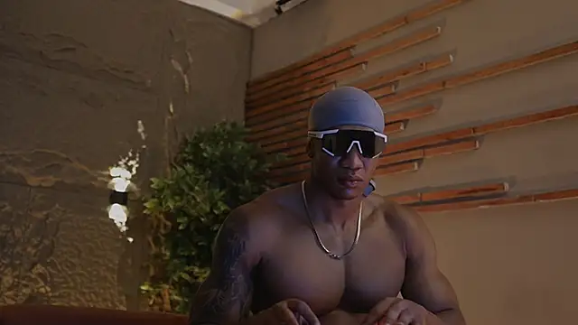 Logan Varela online show from October 31, 2025, 12:46 pm