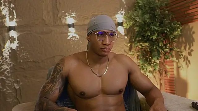 Logan Varela online show from November 12, 2025, 12:20 pm