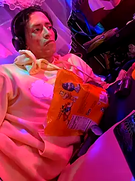 gurlnips online show from October 11, 2025, 3:29 am