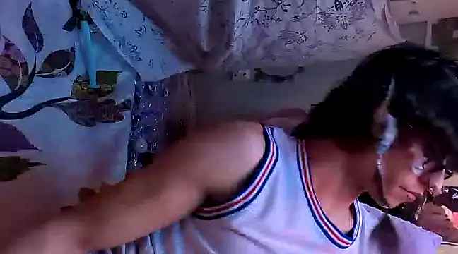 gurlnips online show from February 25, 2025, 11:54 am