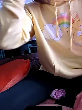 gurlnips online show from October 11, 2025, 8:43 pm