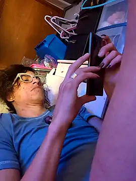 gurlnips online show from October 19, 2025, 9:28 pm