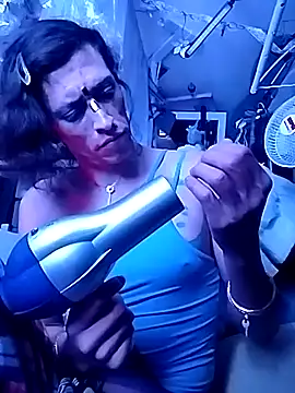 gurlnips online show from December 17, 2025, 11:48 am