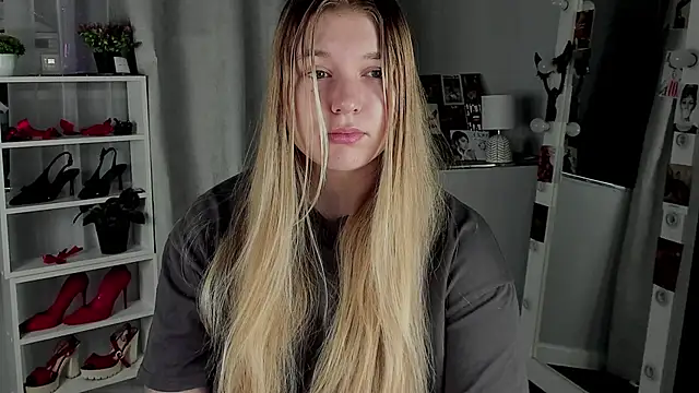 Rebecca Kelly online show from November 4, 2025, 2:15 am