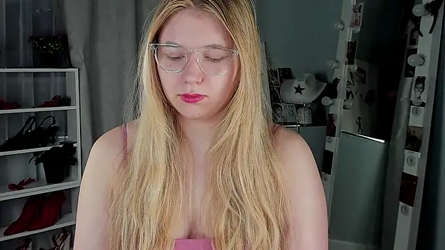 Rebecca Kelly online show from November 20, 2025, 2:34 am