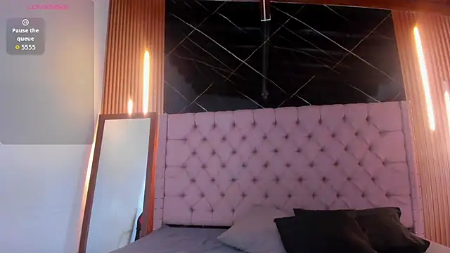 ShanellBlack online show from November 15, 2025, 4:05 am