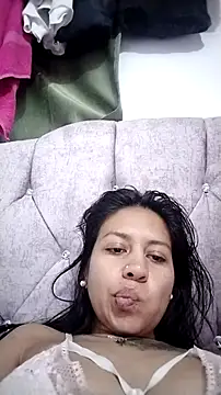 Tiphanydirty3 online show from December 19, 2025, 4:27 am