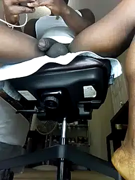 Snapshot of Hugedick0071 chatting on February 19, 2025, 2:22 pm Hugedick0071 online show from February 19, 2025, 2:22 pm