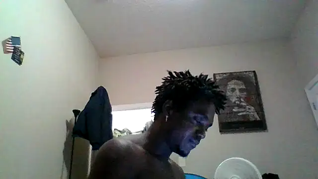 Snapshot of Hugedick0071 chatting on September 24, 2025, 12:00 pm Hugedick0071 online show from September 24, 2025, 12:00 pm