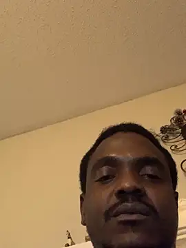 Snapshot of Hugedick0071 chatting on January 1, 2025, 12:32 am Hugedick0071 online show from January 1, 2025, 12:32 am