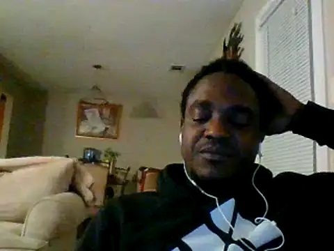 Snapshot of Hugedick0071 chatting on January 10, 2025, 3:39 am Hugedick0071 online show from January 10, 2025, 3:39 am