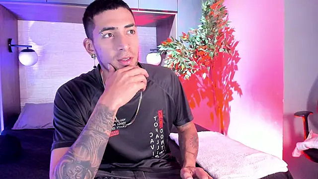 DrakeNeumann online show from December 22, 2025, 2:11 am