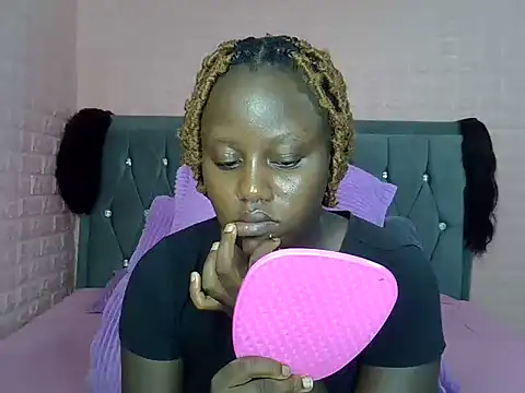 sexybree  online show from April 14, 2026, 11:21 pm