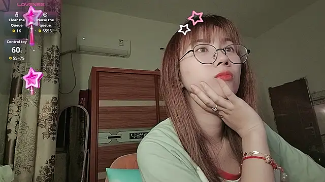 Lili 666 online show from April 15, 2026, 6:56 pm