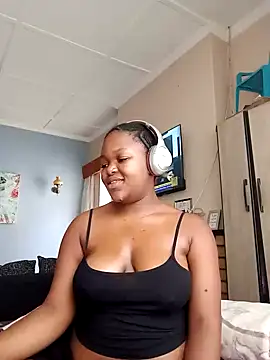 Snapshot of Sexymamibo chatting on March 18, 2025, 12:17 pm Sexymamibo online show from March 18, 2025, 12:17 pm