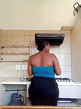 Snapshot of Sexymamibo chatting on March 7, 2025, 2:23 pm Sexymamibo online show from March 7, 2025, 2:23 pm