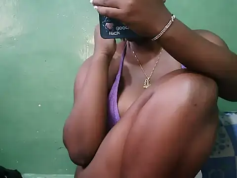 QUEEN LAYLA online show from October 8, 2025, 11:45 am